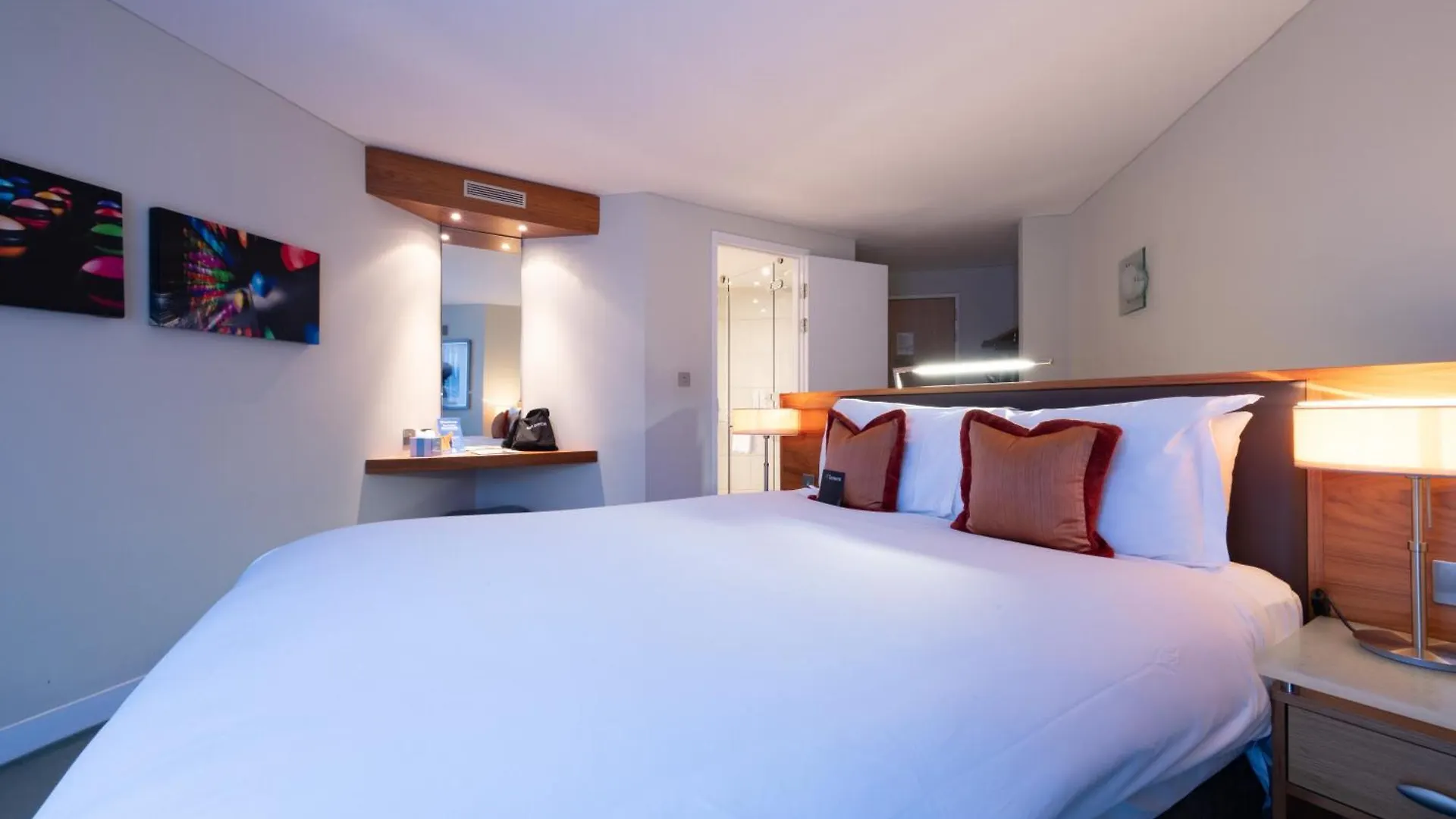 Bermondsey Square Hotel - A Bespoke Hotel Лондон 4*,