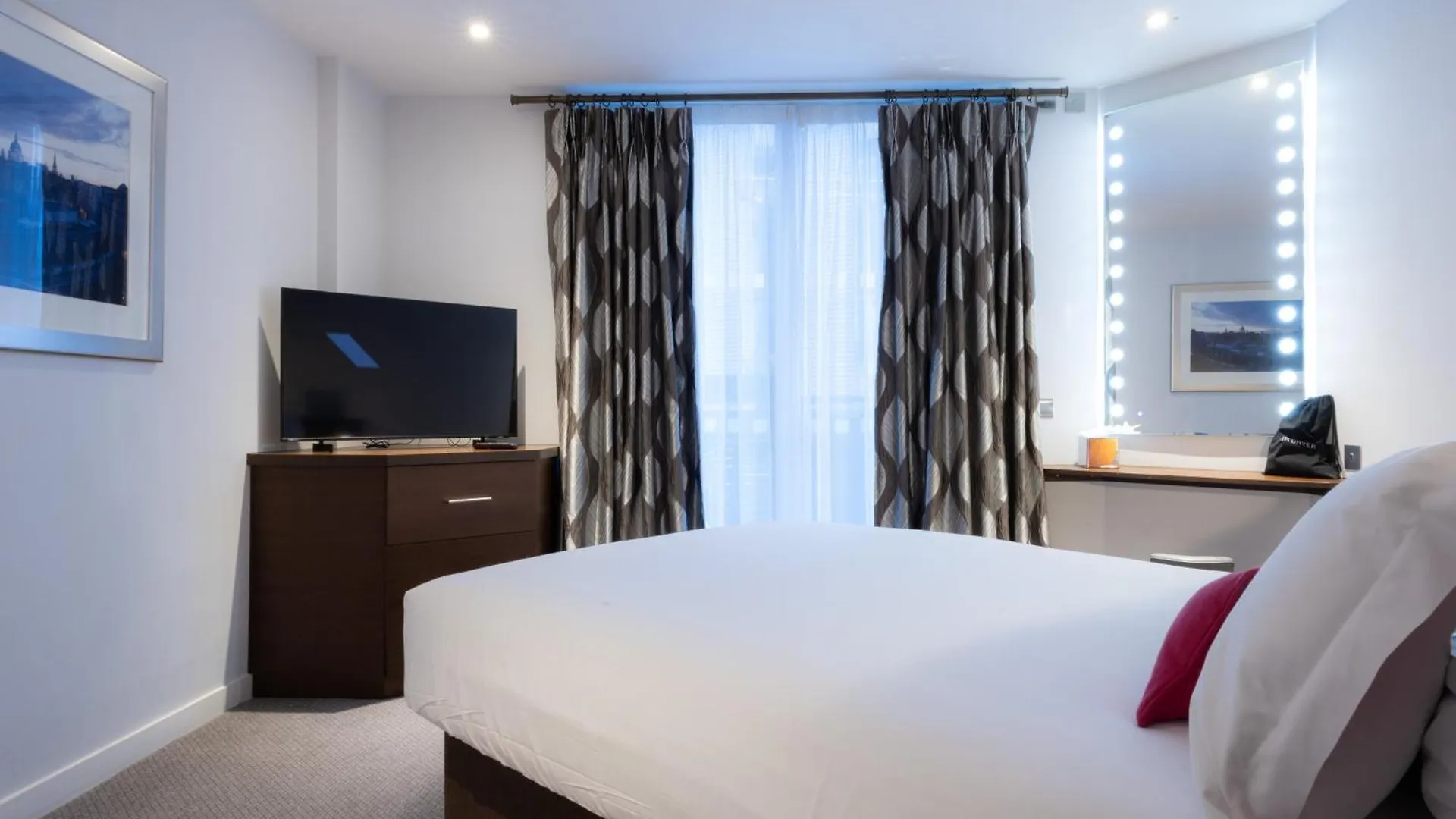 ****  Bermondsey Square Hotel - A Bespoke Hotel Лондон Великобритания
